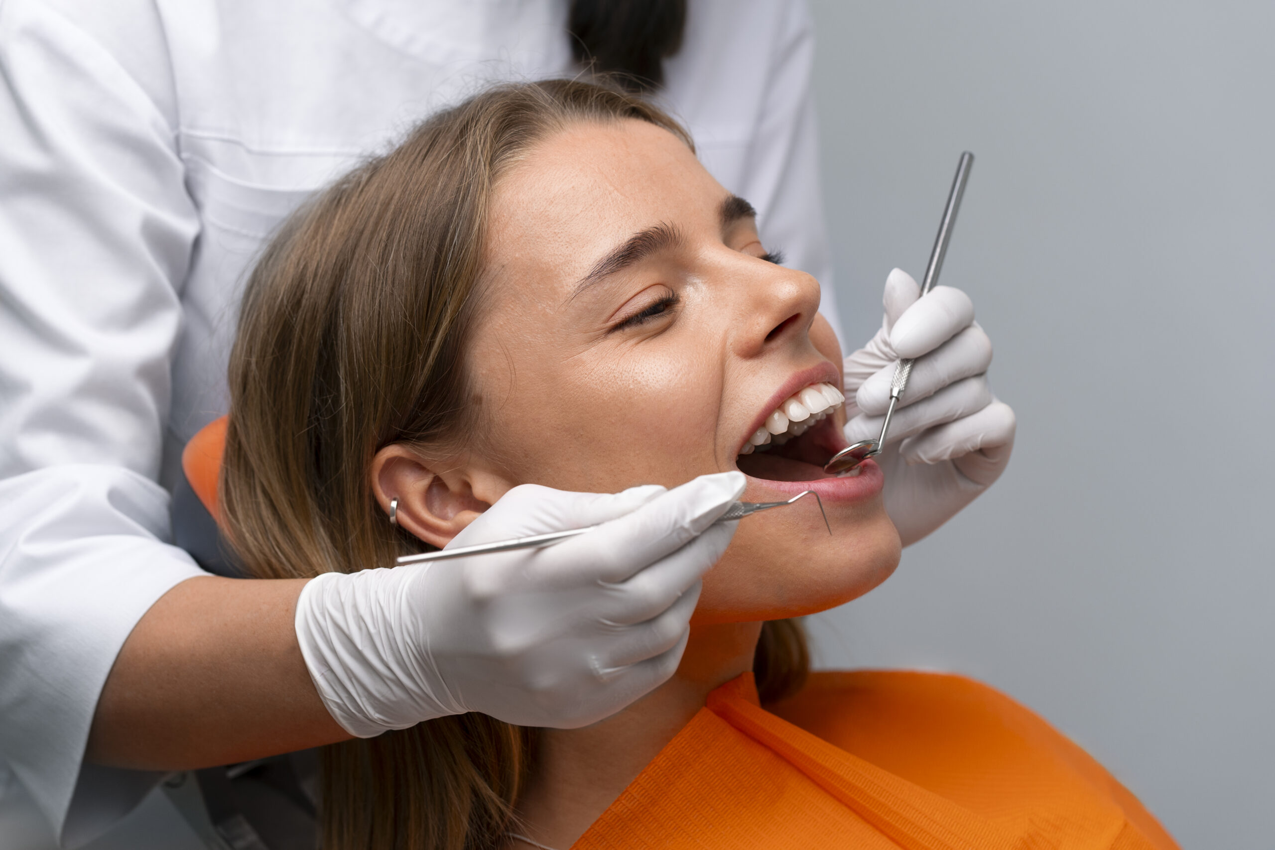close up dentist instruments (1)